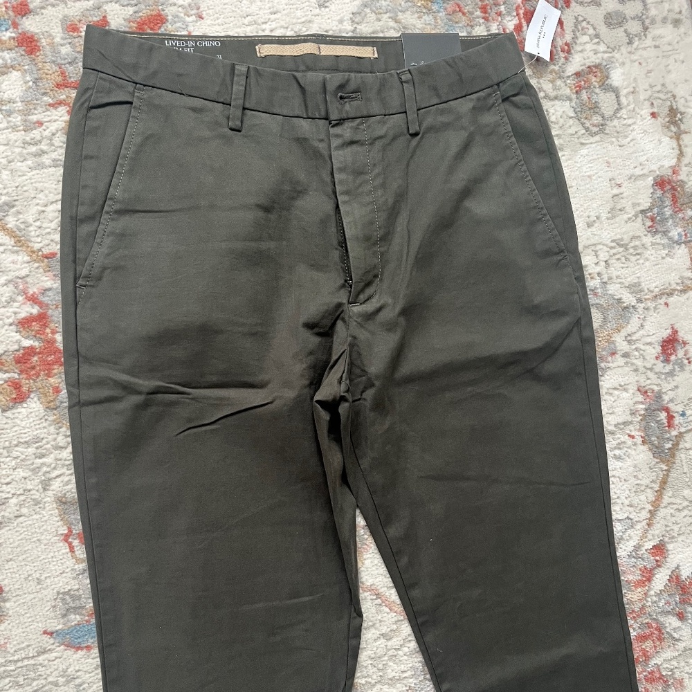 Banana republic Slim lived in Chino